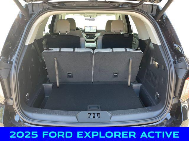 Photo of 2025 Black Ford Explorer