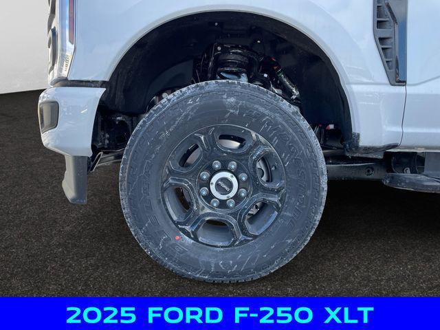 Photo of 2025 Oxford White Ford F-250