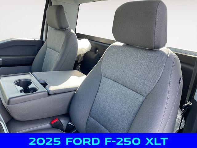 Photo of 2025 Oxford White Ford F-250