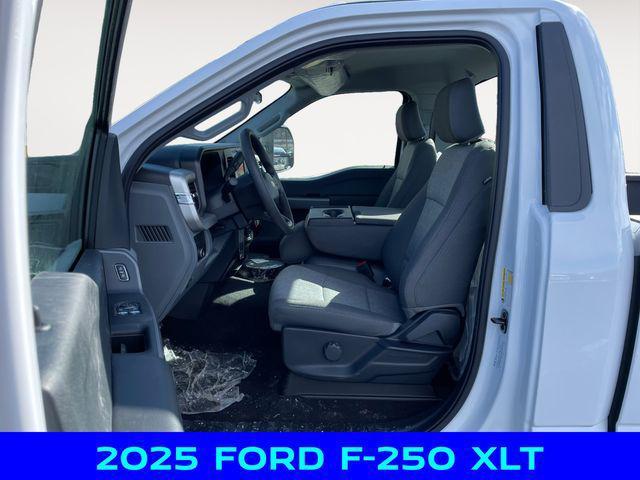 Photo of 2025 Oxford White Ford F-250