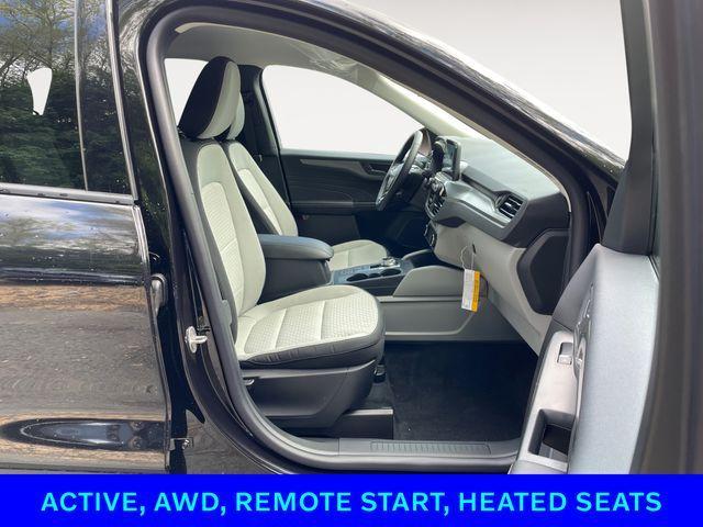 Photo of 2025 Black Metallic Ford Escape