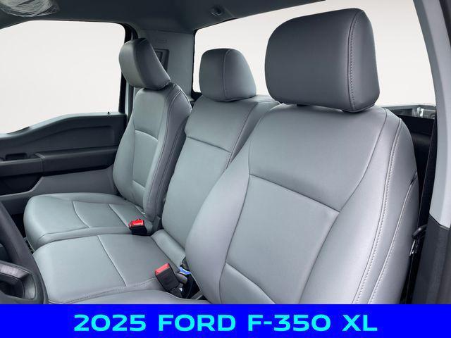 Photo of 2025 Oxford White Ford F-350