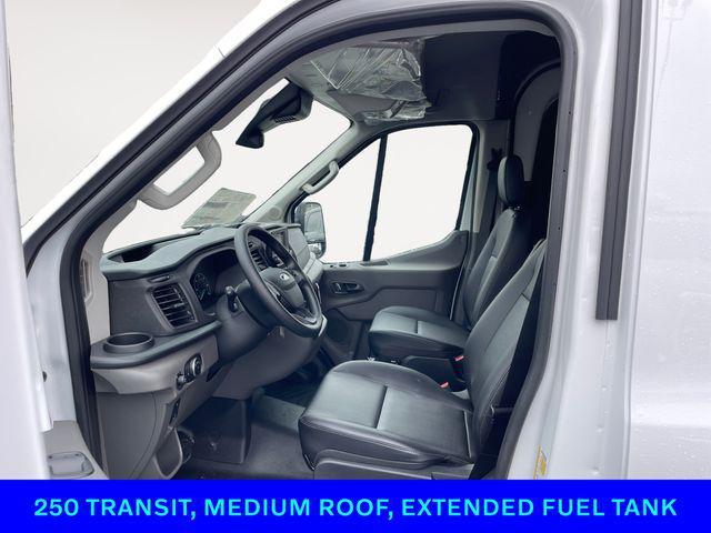 Photo of 2025 Oxford White Ford Transit-250