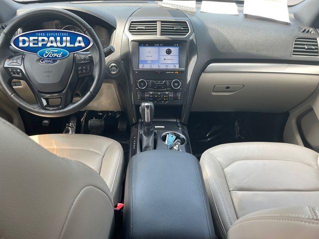 Photo of 2018 Platinum Dune Metallic Ford Explorer