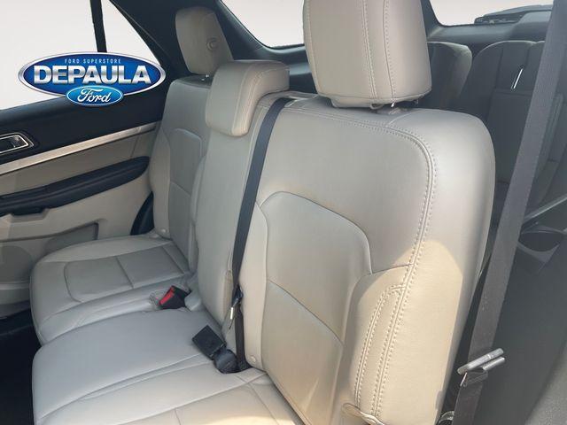 Photo of 2018 Platinum Dune Metallic Ford Explorer