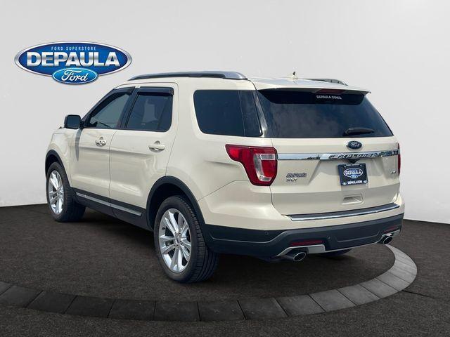 Photo of 2018 Platinum Dune Metallic Ford Explorer