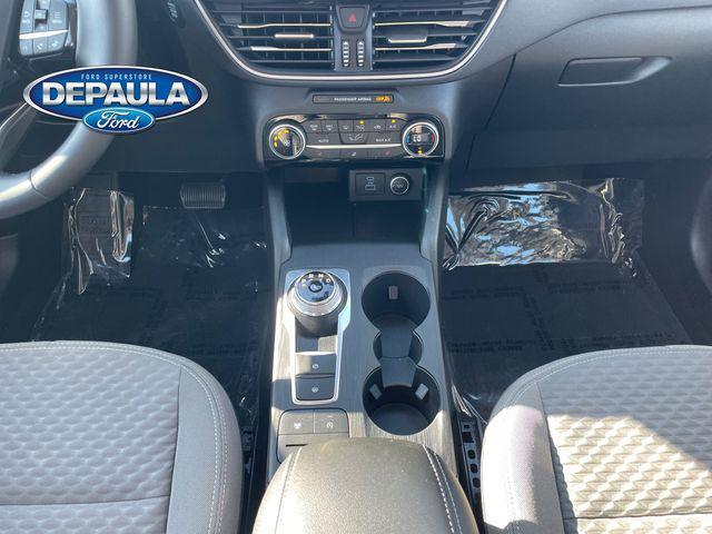 Photo of 2021 Oxford White Ford Escape