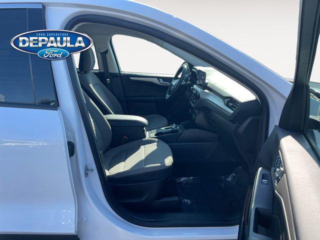 Photo of 2021 Oxford White Ford Escape