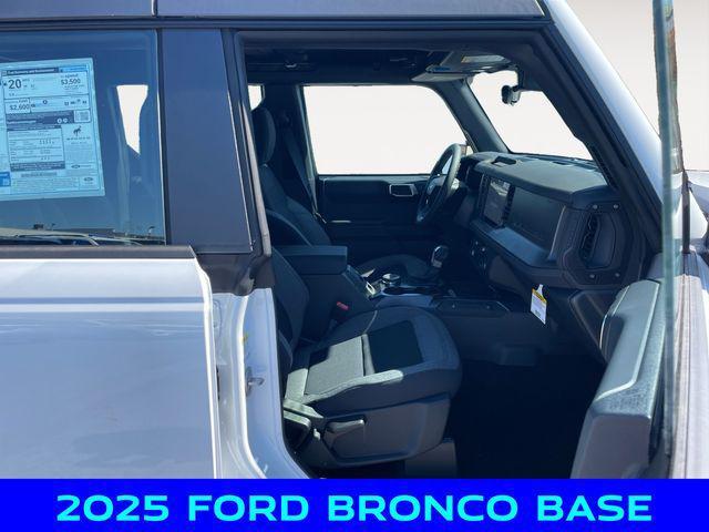 Photo of 2025 Oxford White Ford Bronco