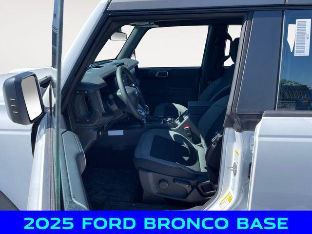 Photo of 2025 Oxford White Ford Bronco