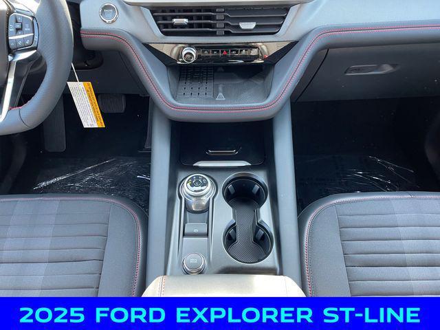 Photo of 2025 Blue Ford Explorer