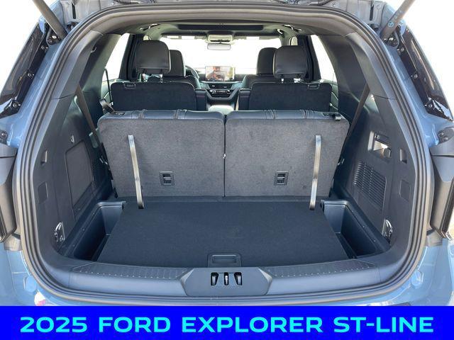 Photo of 2025 Blue Ford Explorer