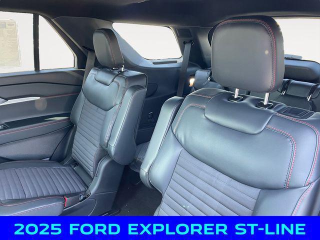 Photo of 2025 Blue Ford Explorer