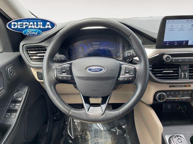 Photo of 2022 Rapid Red Metallic Tinted Clearcoat Ford Escape