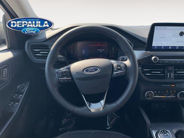 Photo of 2023 Iconic Silver Metallic Ford Escape