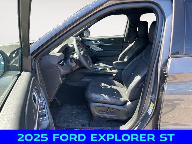 Photo of 2025 Gray Ford Explorer