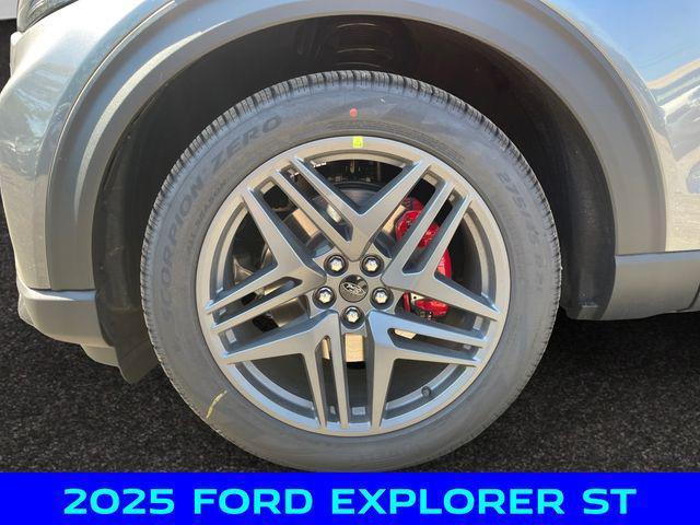 Photo of 2025 Gray Ford Explorer