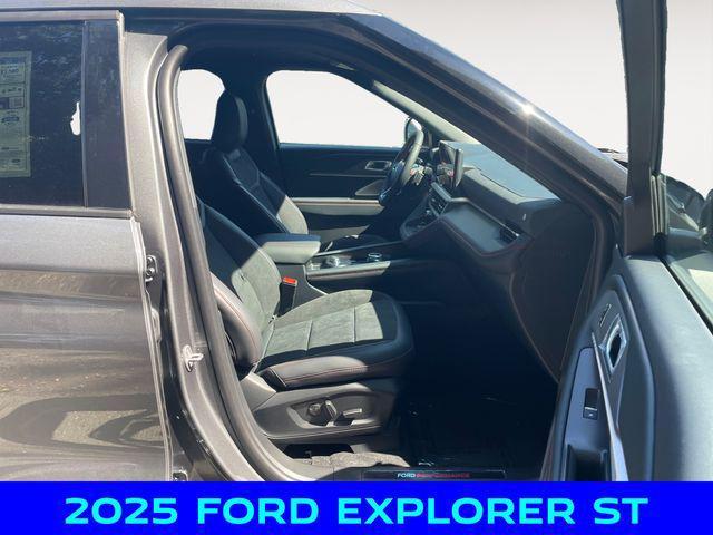 Photo of 2025 Gray Ford Explorer