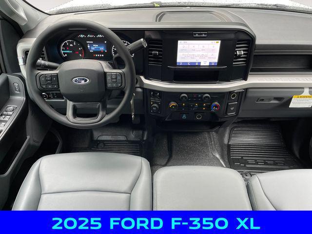 Photo of 2025 Oxford White Ford F-350