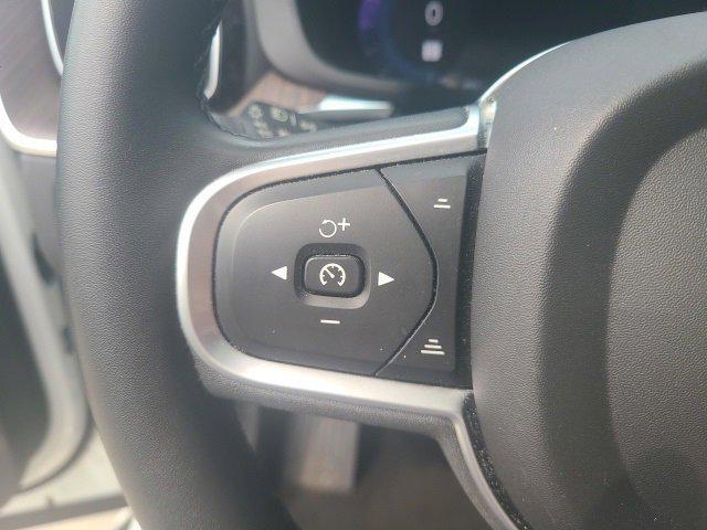 Photo of 2022 White Volvo XC60