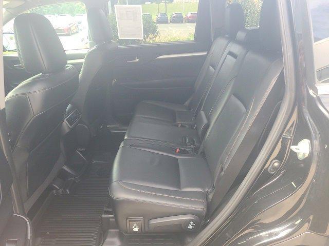 Photo of 2019 Midnight Black Metallic Toyota Highlander