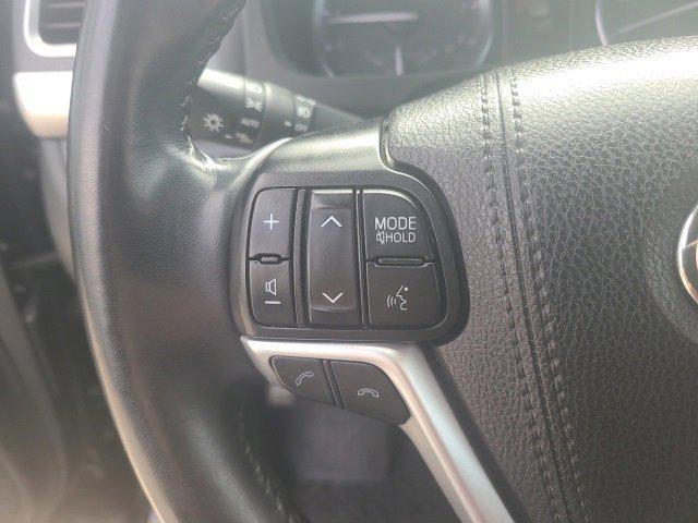Photo of 2019 Midnight Black Metallic Toyota Highlander