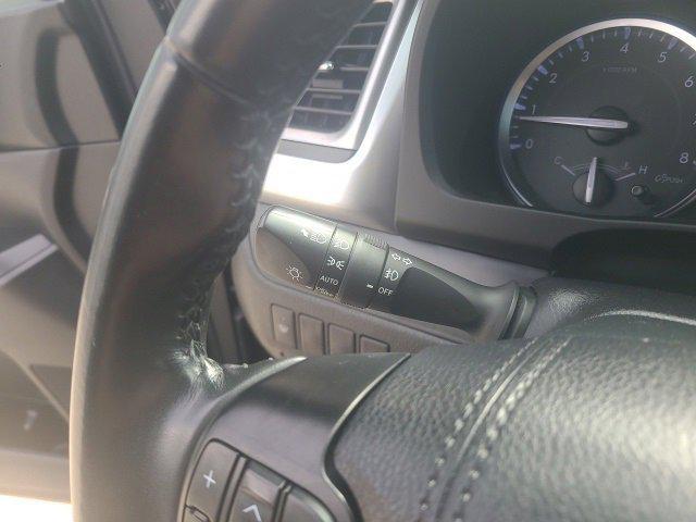 Photo of 2019 Midnight Black Metallic Toyota Highlander