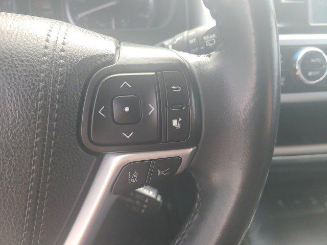 Photo of 2019 Midnight Black Metallic Toyota Highlander