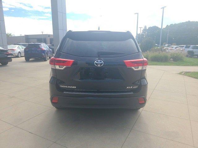 Photo of 2019 Midnight Black Metallic Toyota Highlander