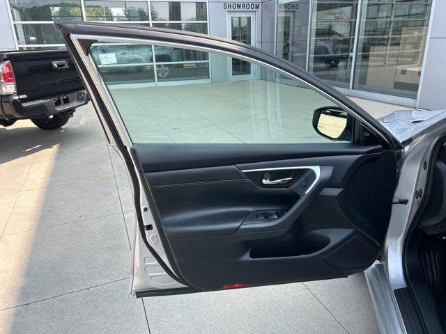 Photo of 2018 Brilliant Silver Nissan Altima