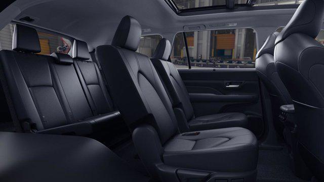 Photo of 2025 Wind Chill Pearl Toyota Grand Highlander