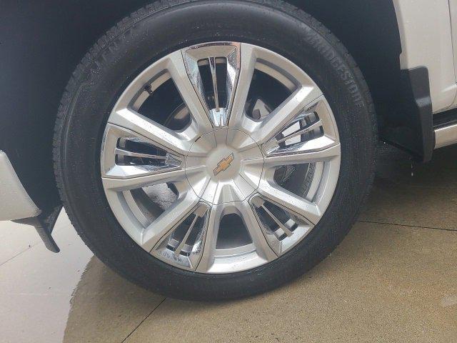 Photo of 2023 Iridescent Pearl Tricoat Chevrolet Silverado 1500