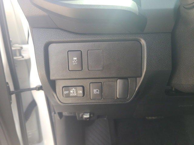 Photo of 2022 White Toyota Tacoma