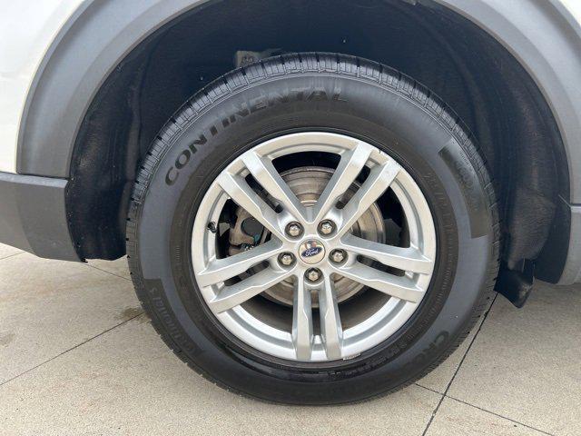 Photo of 2020 White Ford Explorer
