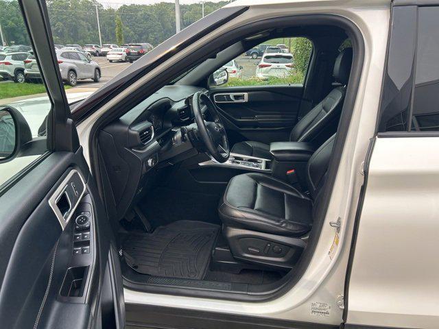 Photo of 2020 White Ford Explorer