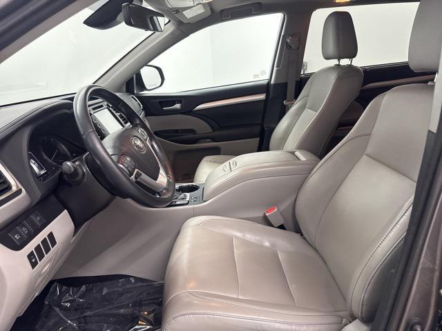 Photo of 2018 Predawn Gray Mica Toyota Highlander