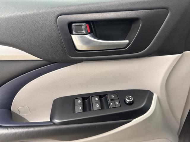 Photo of 2018 Predawn Gray Mica Toyota Highlander
