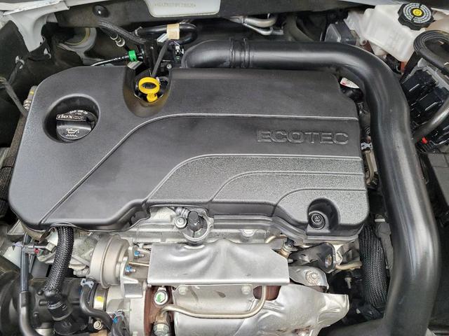 Photo of 2023 Summit White Chevrolet Malibu
