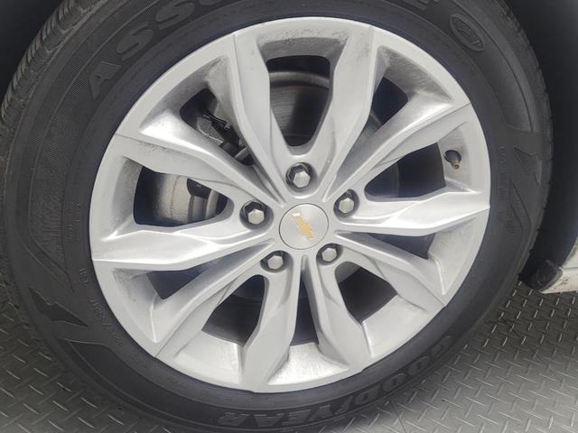 Photo of 2023 Summit White Chevrolet Malibu