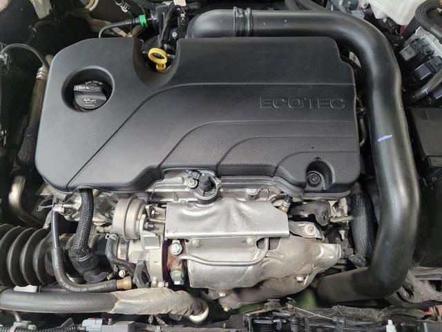 Photo of 2023 Summit White Chevrolet Malibu