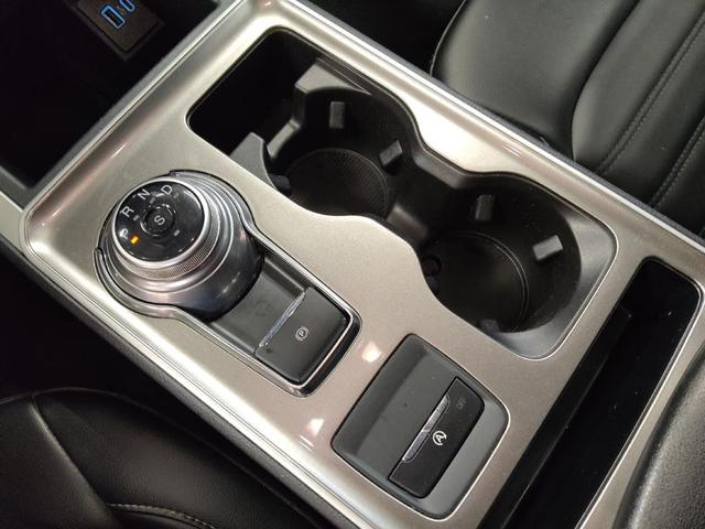 Photo of 2023 Iconic Silver Metallic Ford Edge