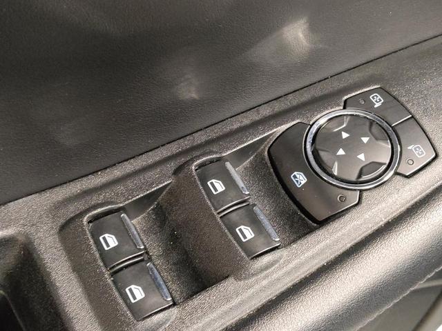 Photo of 2023 Iconic Silver Metallic Ford Edge