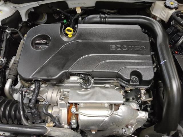 Photo of 2023 Summit White Chevrolet Malibu