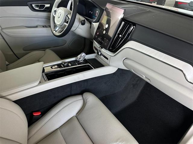 Photo of 2026 Crystal White Volvo XC60 Plug-In Hybrid