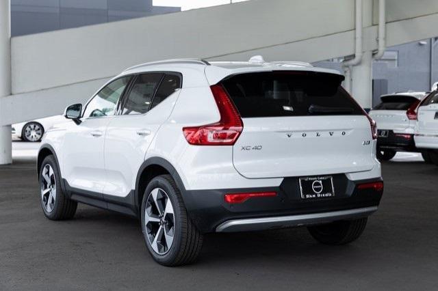Photo of 2025 Crystal White Volvo XC40