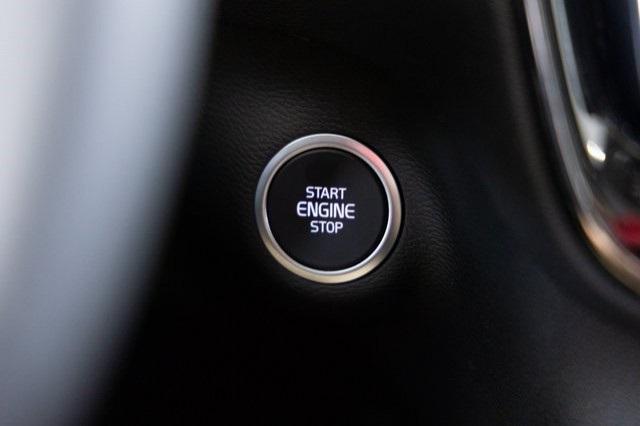Photo of 2025 Crystal White Volvo XC40