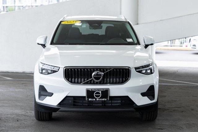 Photo of 2025 Crystal White Volvo XC40