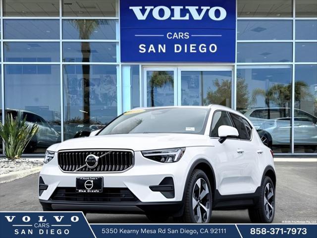 Photo of 2025 Crystal White Volvo XC40