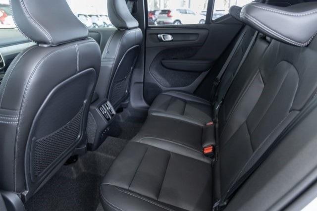 Photo of 2025 Crystal White Volvo XC40