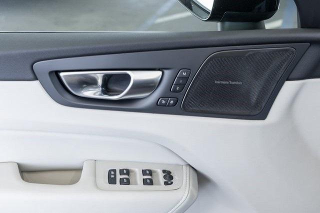 Photo of 2025 Onyx Black Volvo XC60 Plug-In Hybrid